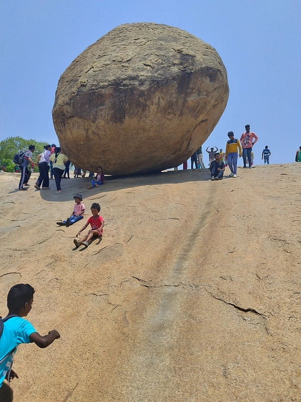 Krishna`s Butter Ball at Mahabalipuram. Boulder Stock Image - Image of  rock, krishnas: 113986591