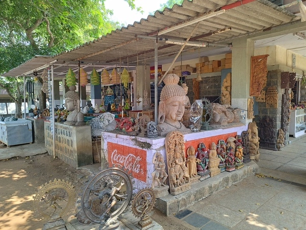 Idol statues