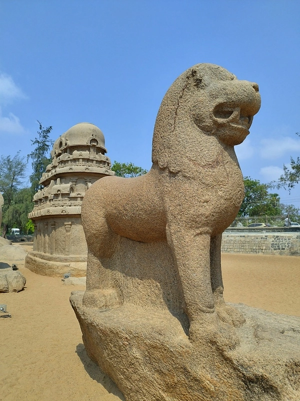 Lion monolith