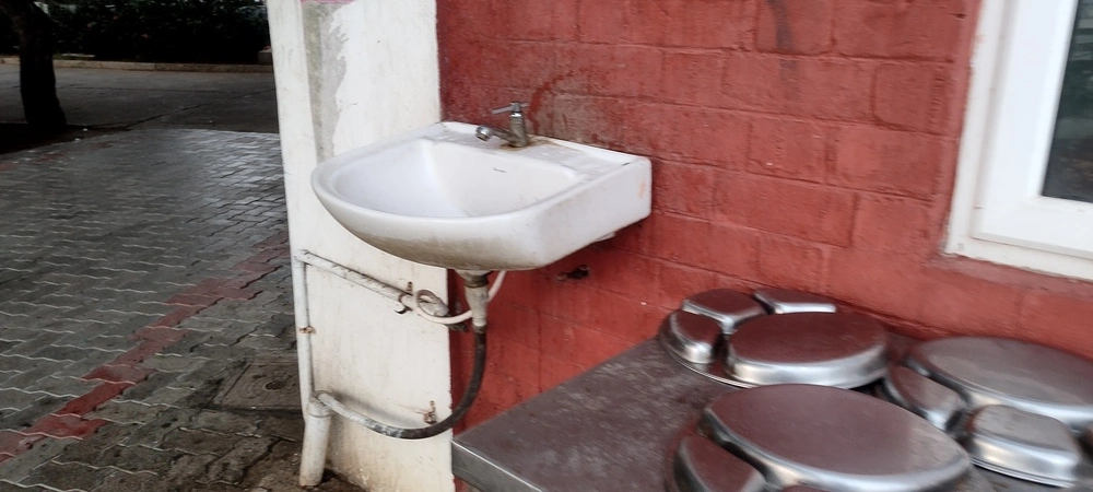 Hand wash basin